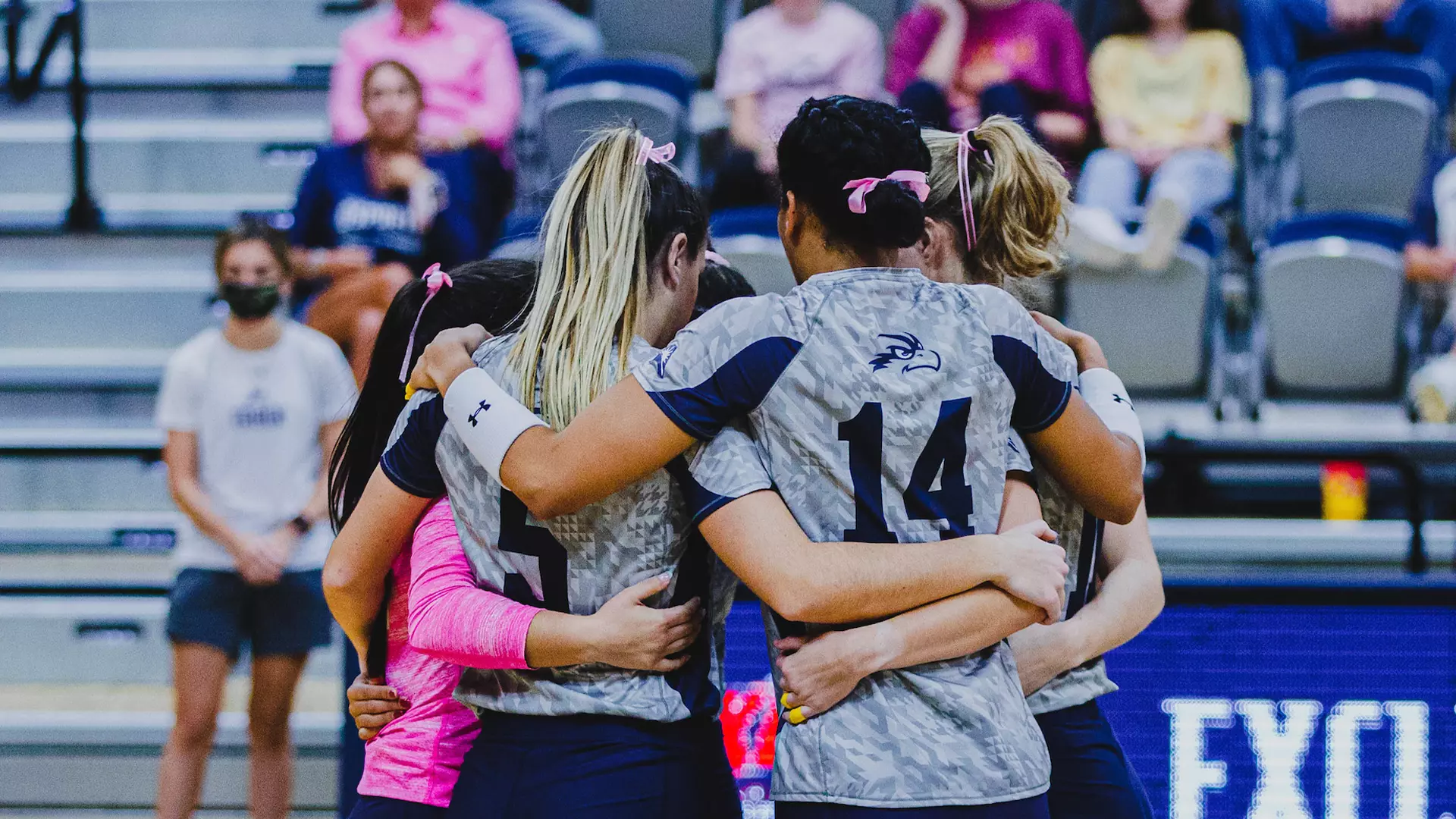 volleyball team huddle