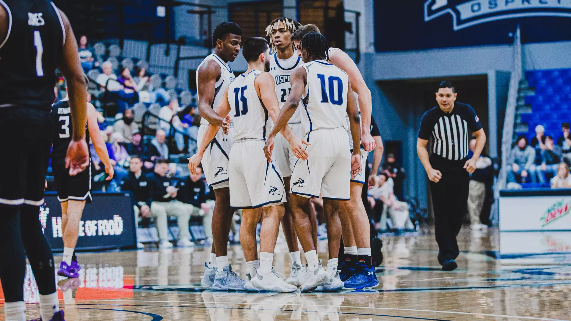 UNF men's basketball team photo 