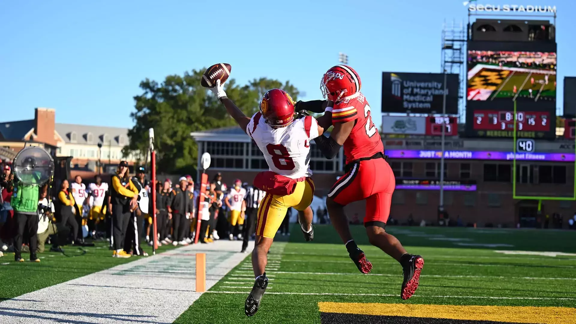 USC Trojans football wide receiver Ja'Kobi Lane makes a one-handed touchdown catch at the Maryland Terrapins