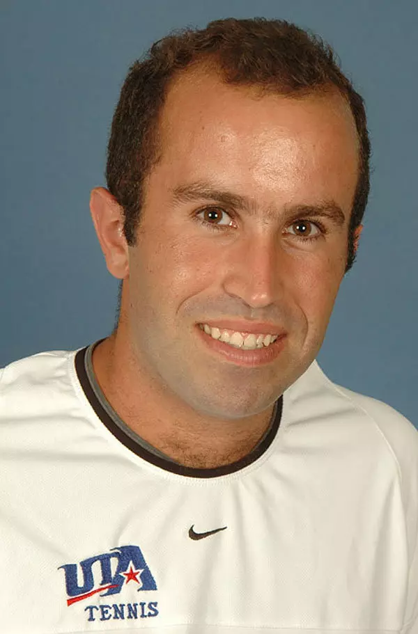 Sophomore Alberto Agis