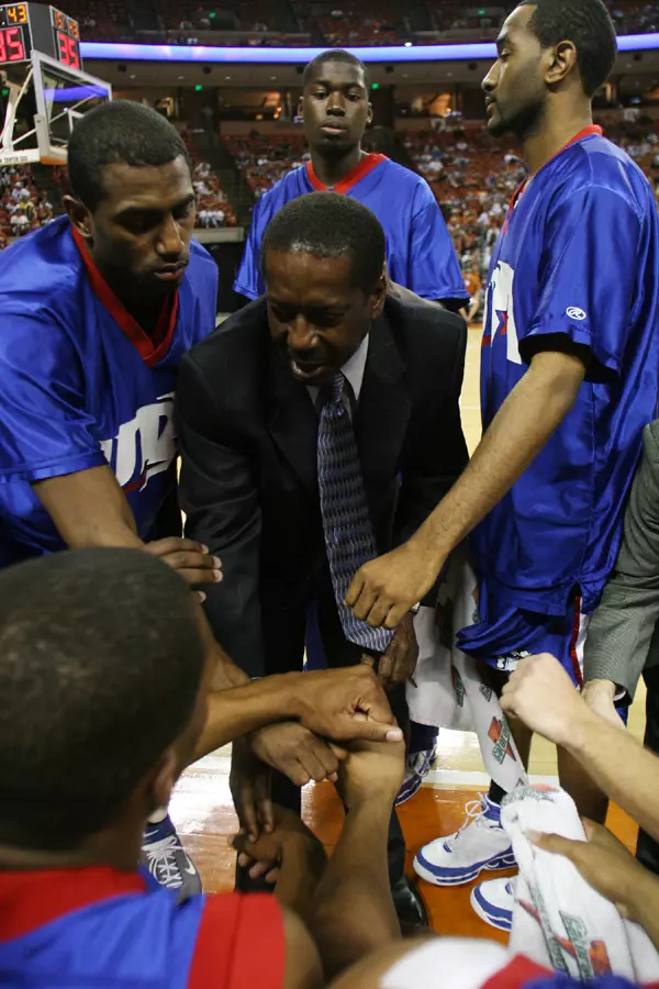 Head Coach Eddie McCarter