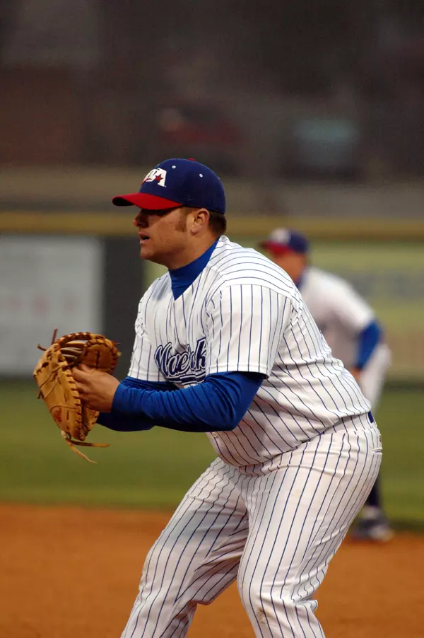 Robby Winn extended his hit-streak to 17 games on Sunday