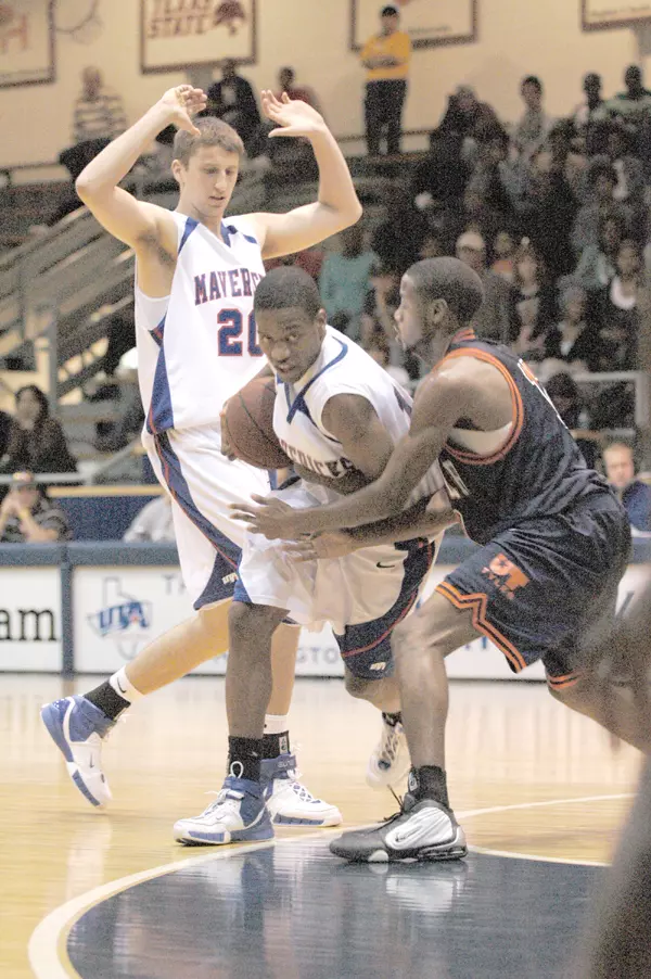 Freshmen Matt Read (;eft) and Cardell Hunter (center) have started the last three conference games of the Mavericks.