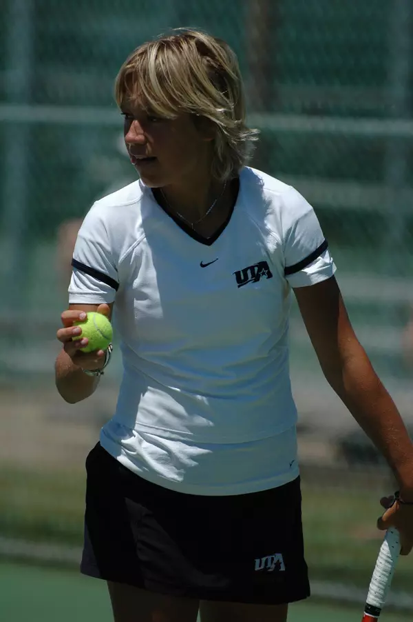 Novakova earns POW honors.