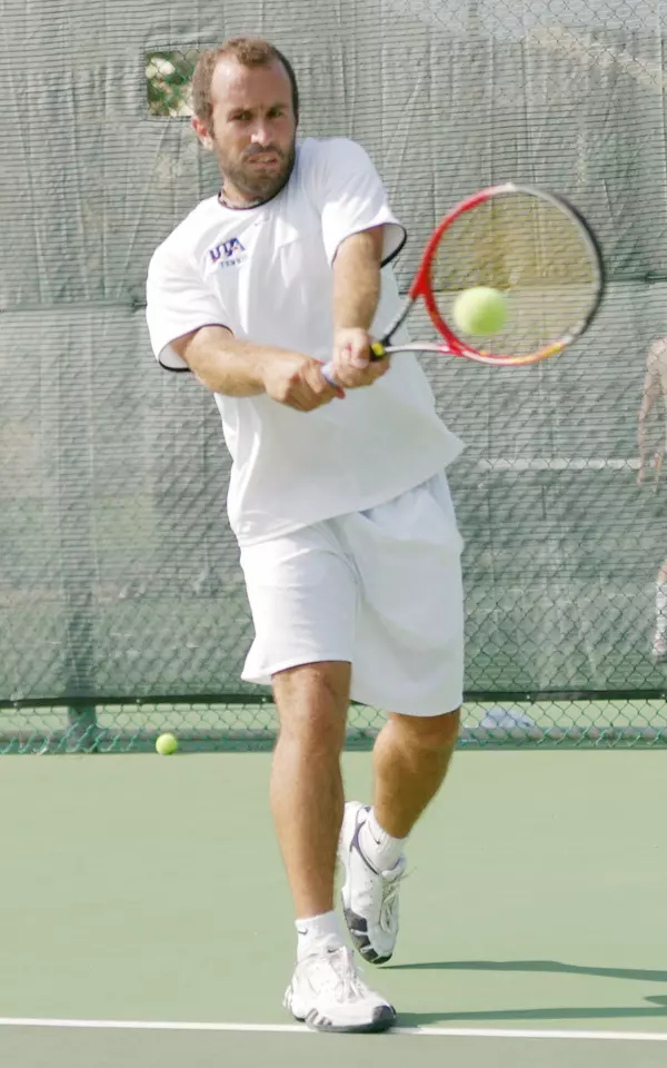 Alberto Agis gave the Mavs their first point of the day with a 6-3, 6-2 win over UTSA's Nenad Maric during Saturday's play.