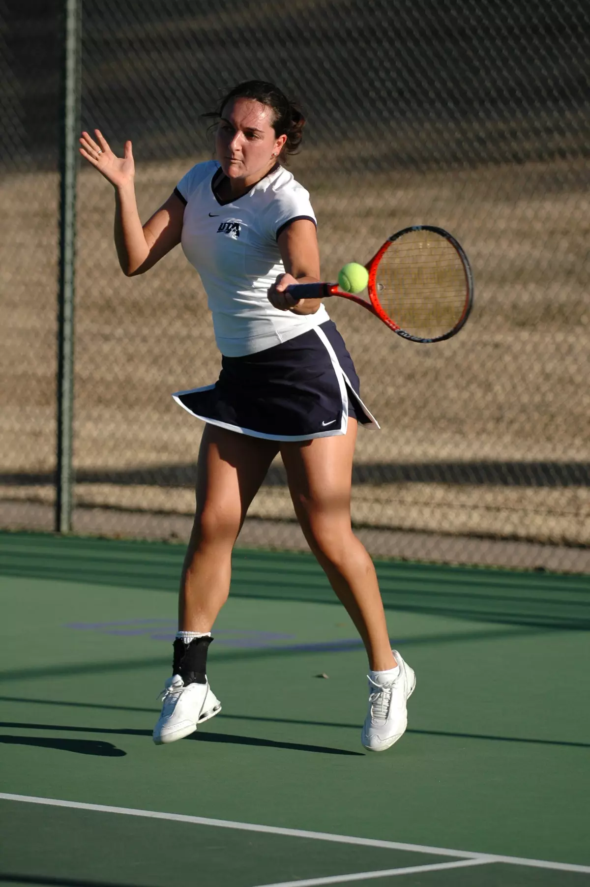 Simri van Rooyen defeated Brooke Mills, 6-4, 6-0, to help the Mavs as they advanced to SUnday's SLC Tournament finals.