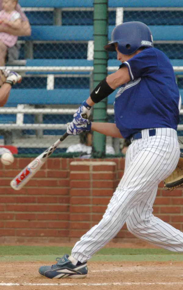 David Masters collected one of two hits for the Mavs