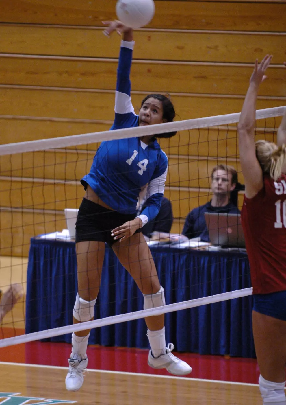 Amanda Aguilera had eight kills and three digs in the Mavs' first match on Saturday.
