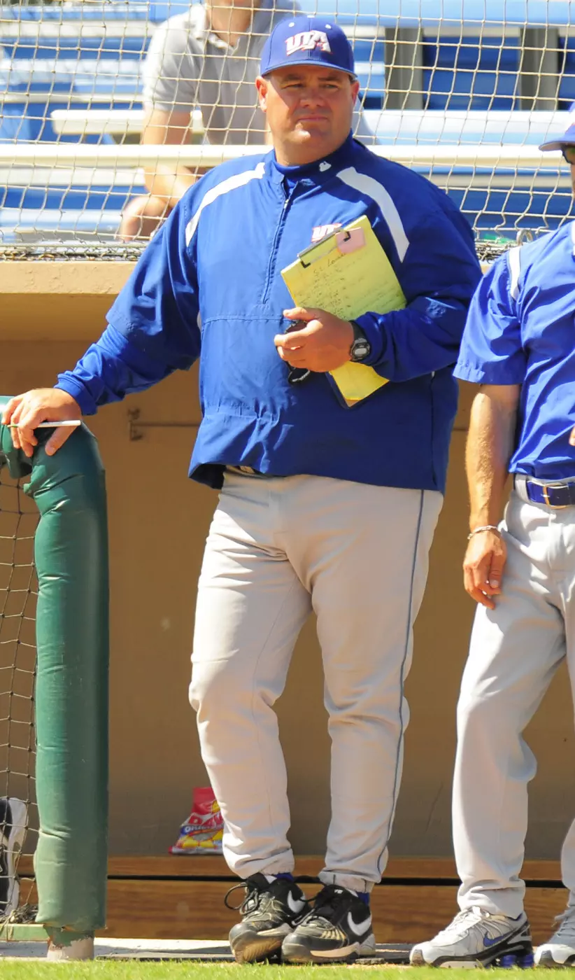 Head coach Darin Thomas