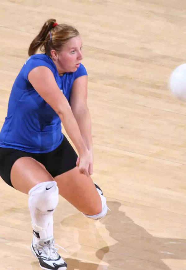 Ashley Smith led the nation with 863 digs in 2006 and is the all-time UTA career digs leader with 1,921