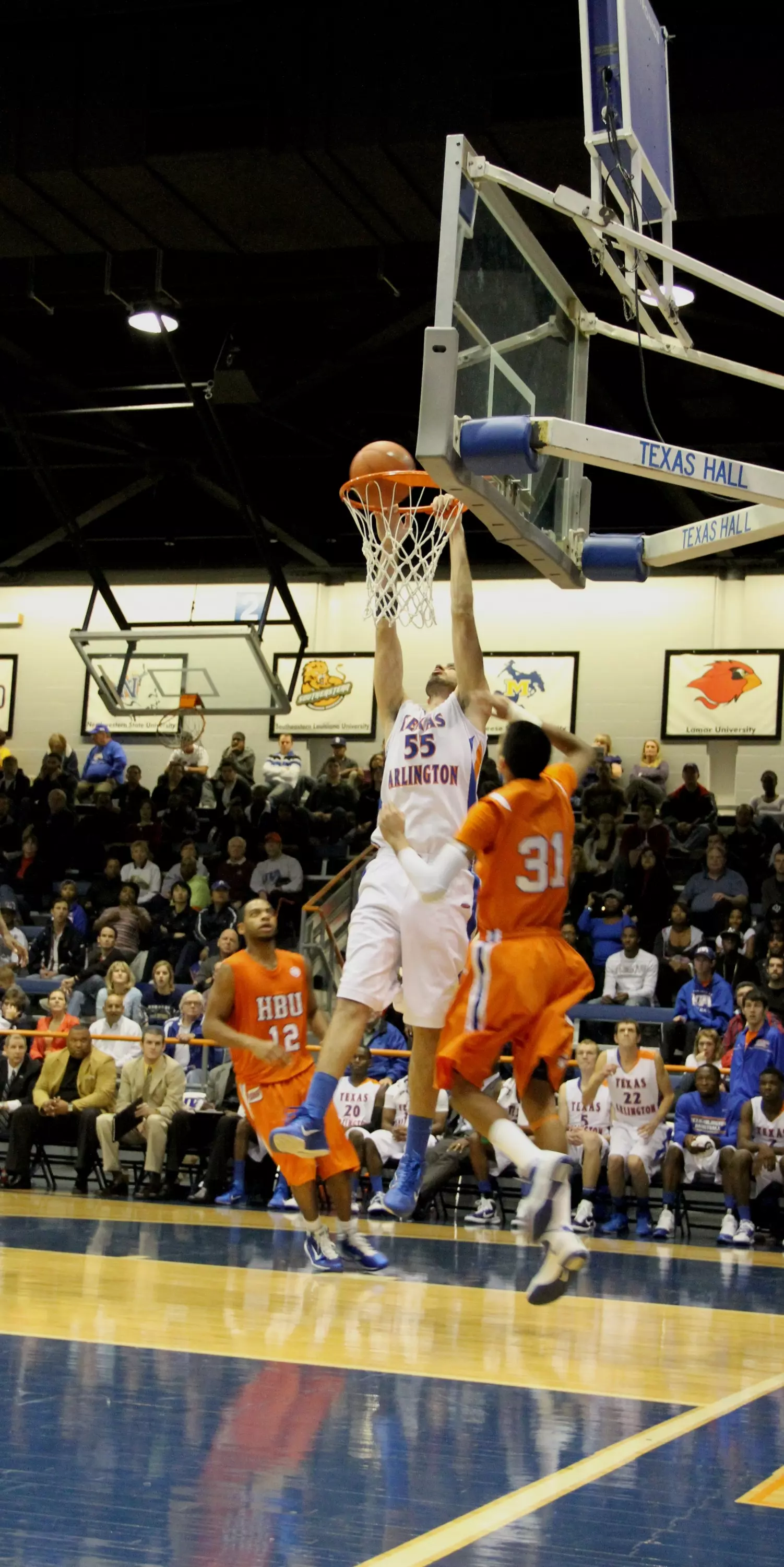 Jordan Reves was one of five Mavericks in double figures Wednesday night.