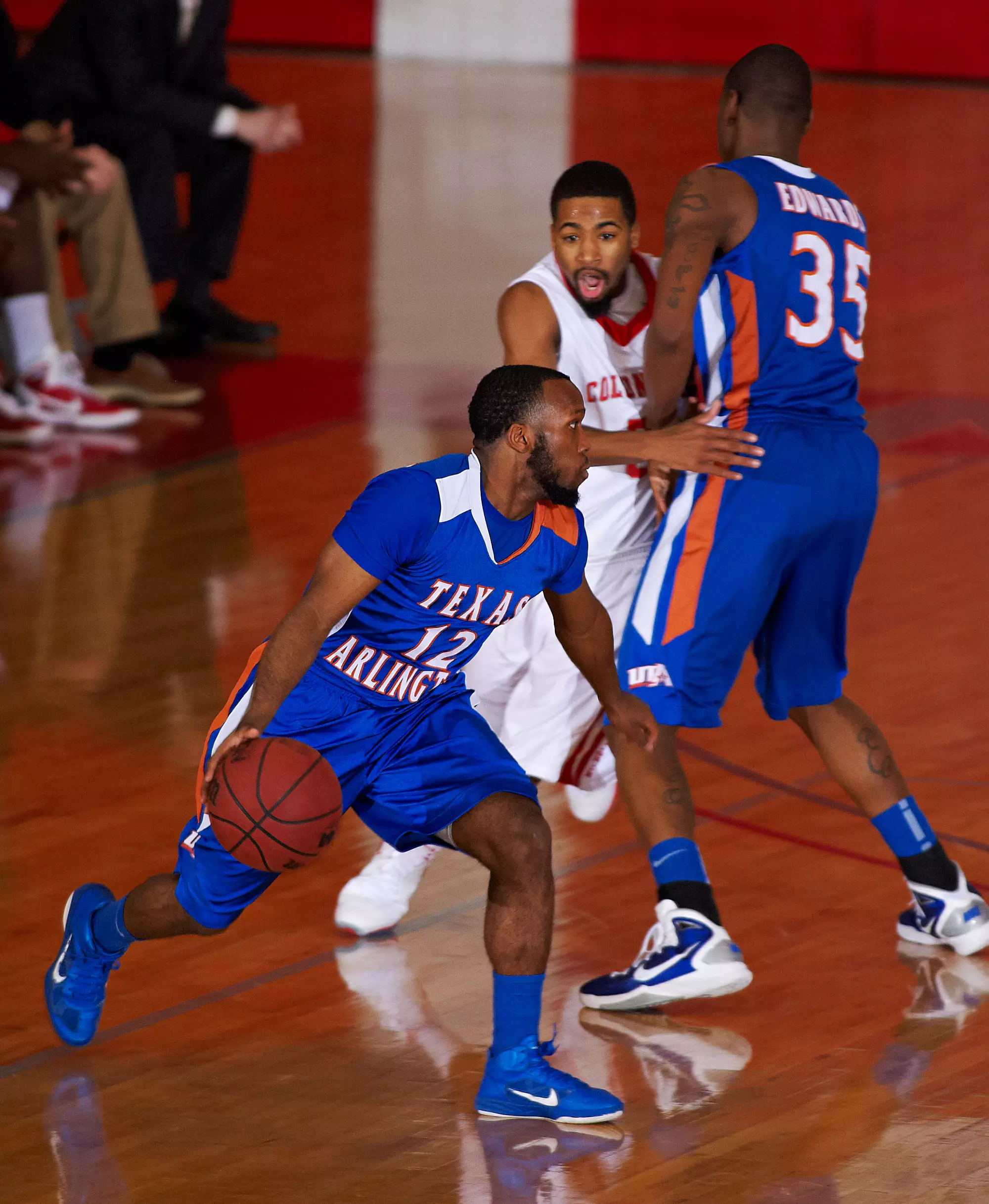 Shaquille White-Miller drive around a Brandon Edwards screen in the Mavs 66-48 loss at Nicholls.
