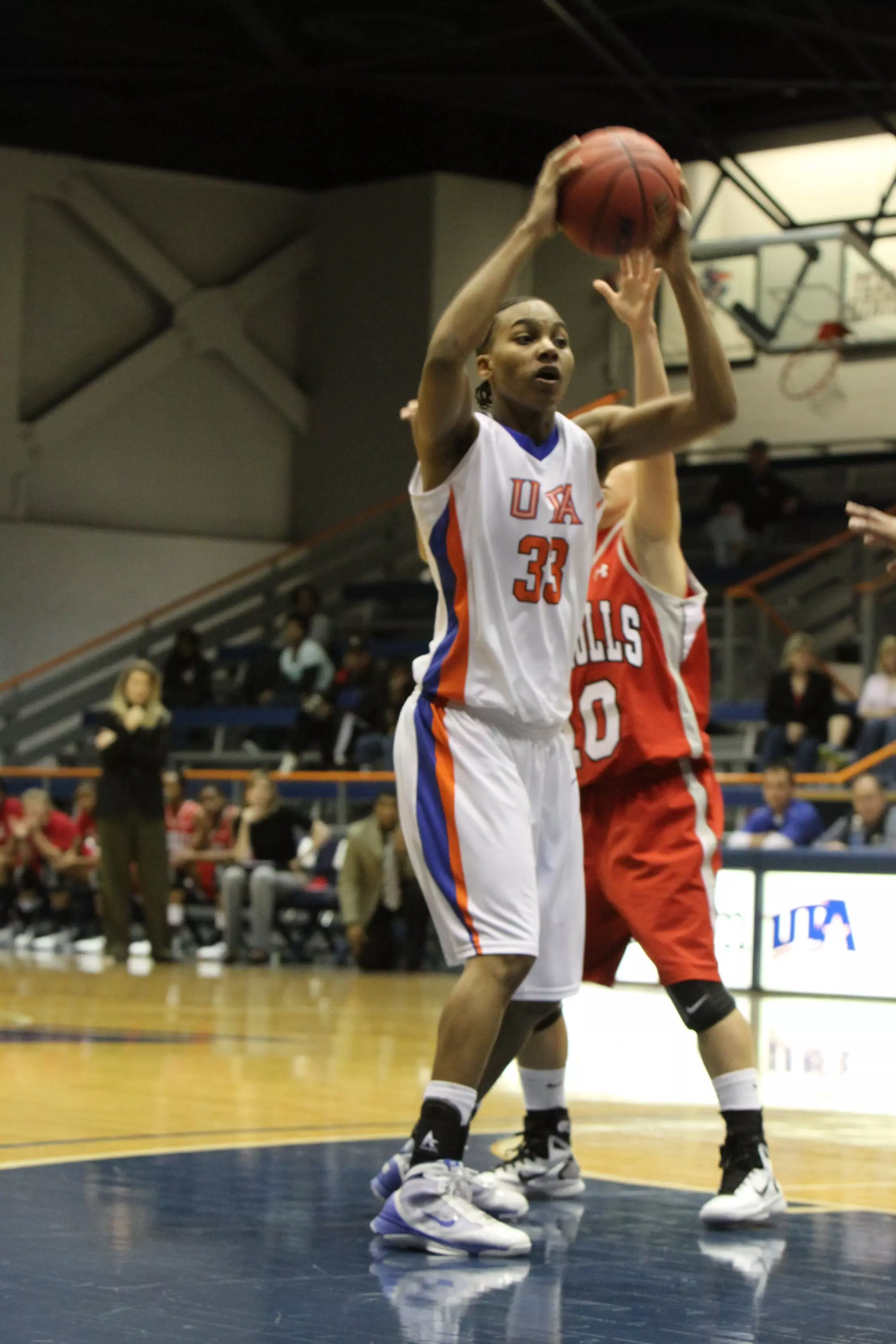 Jasmine Smith led the Mavs with eight points Sunday