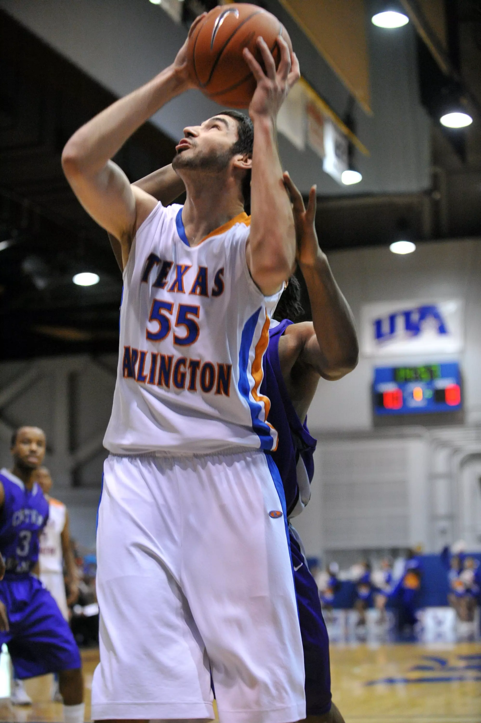 Jordan Reves had a conference season-high 15 points vs. UCA.