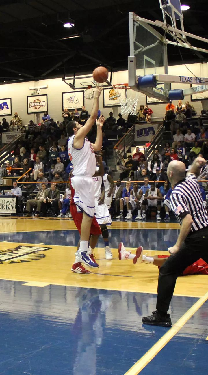 Jordan Reves scored 13 in Saturday night's win over Nicholls.