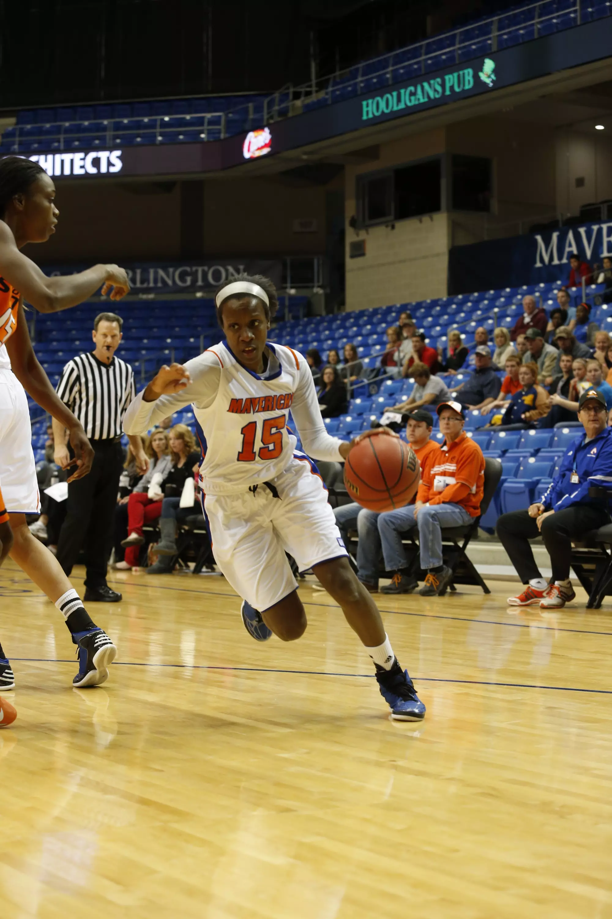 Kiara Parker finished the game with 14 points for the Mavericks.