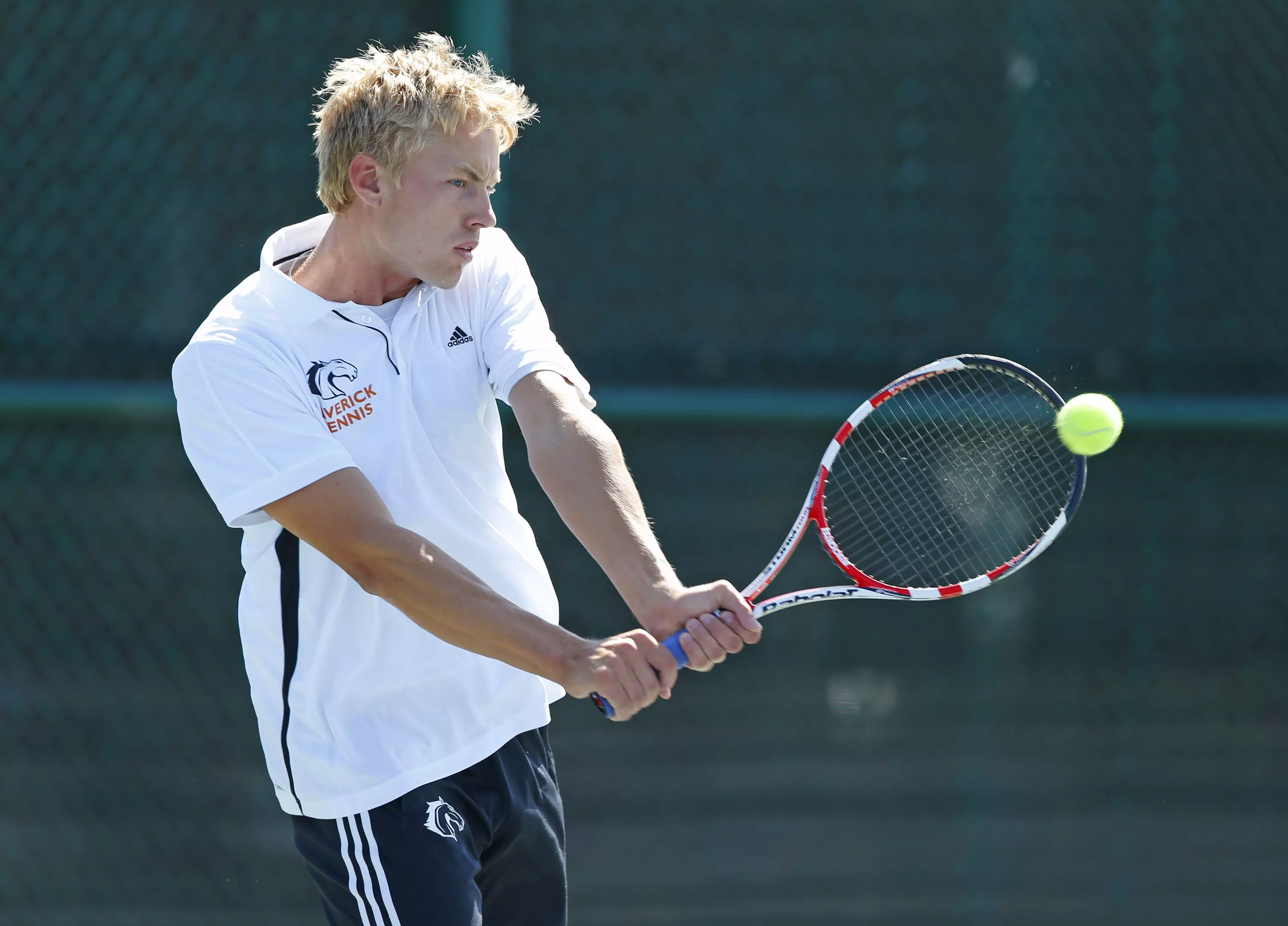 Senior Yauheni Yakauleu defeated his opponent as he played his last home match for the Mavs.