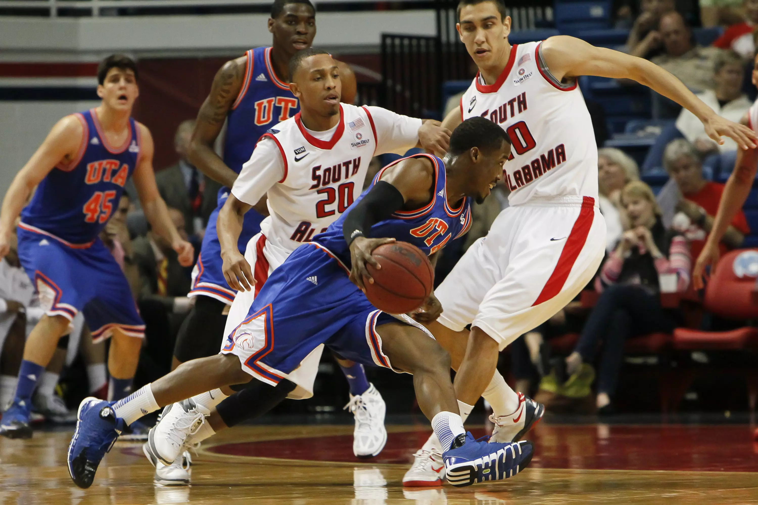 Reger Dowell and the Mavs tied fifth in the SBC.