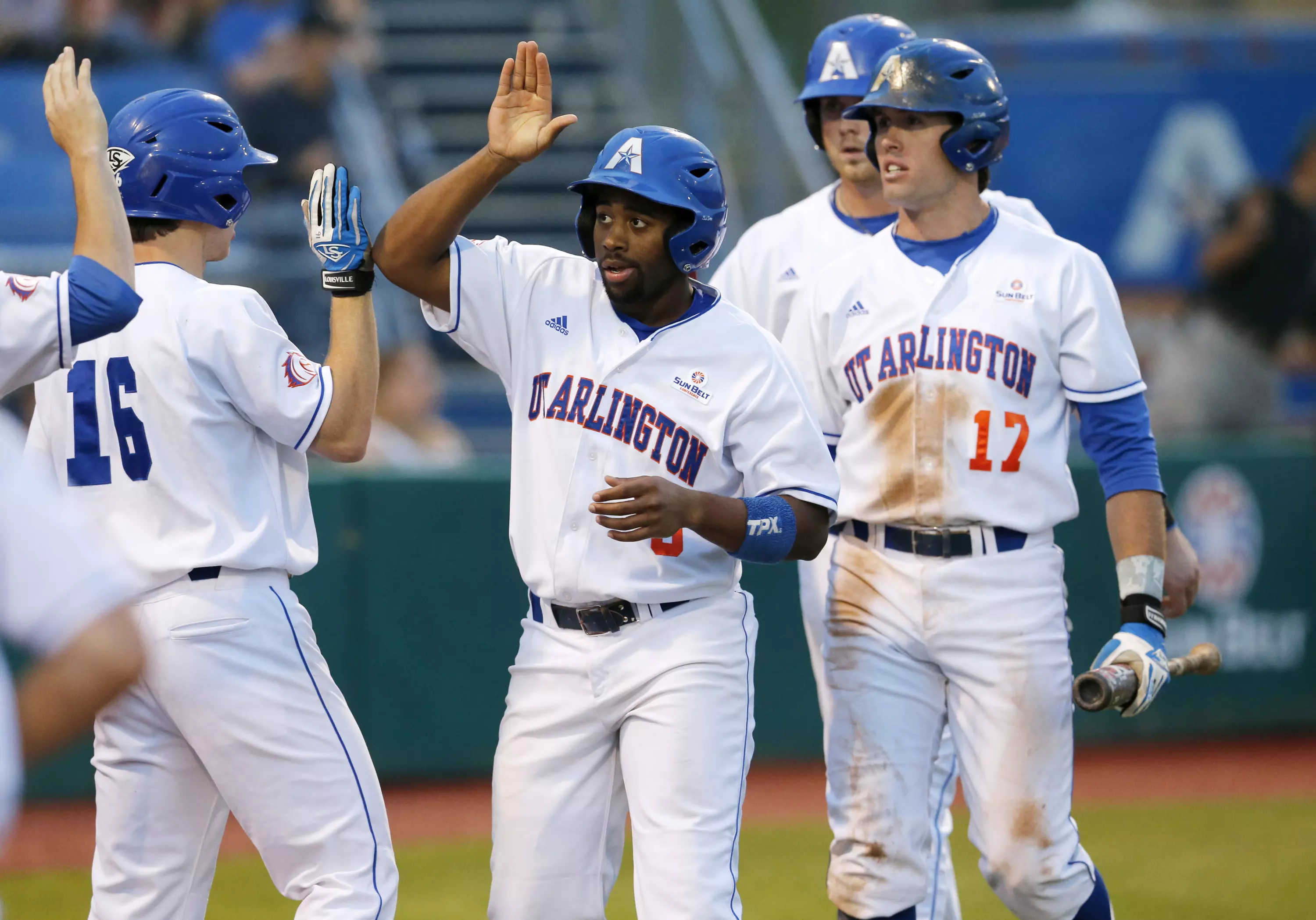 Darien McLemore leads the Mavericks with a .391 batting average in SBC play.