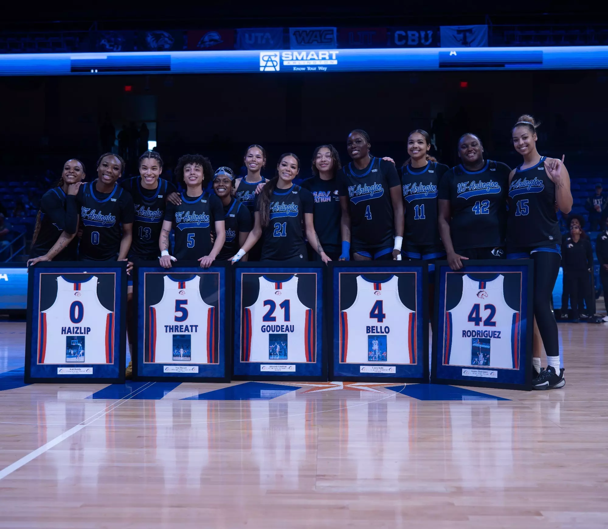 team photo wbb senior day 