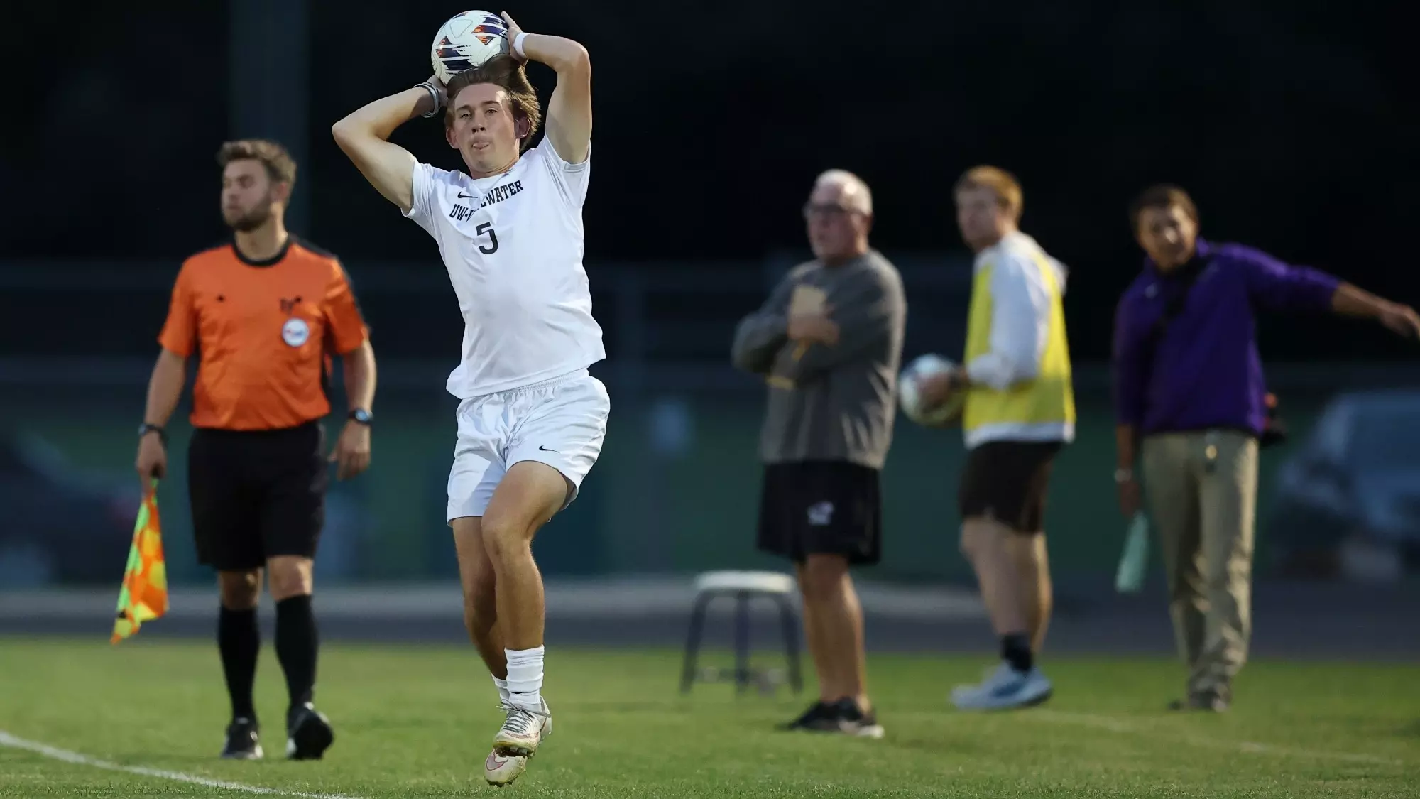 Kaup throwing the ball in