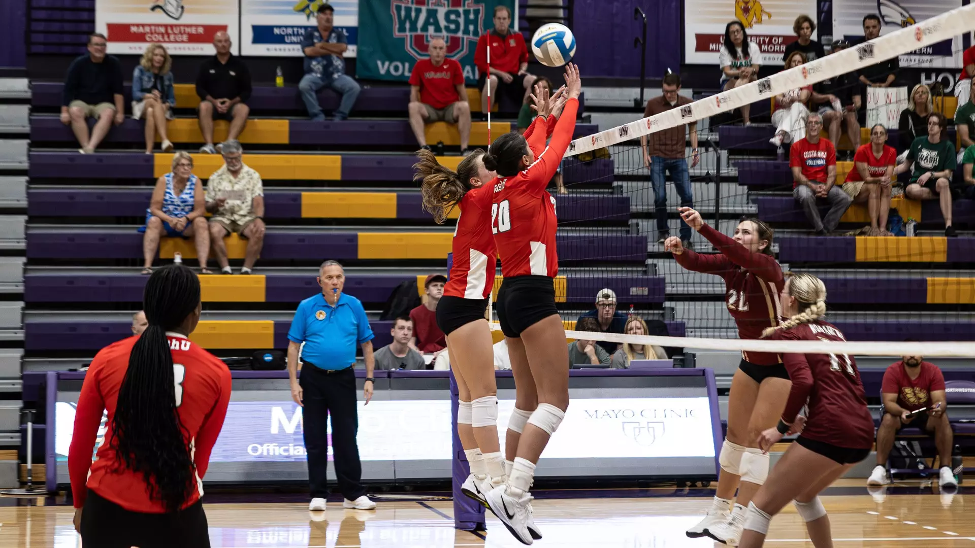 No. 17 Volleyball Falls to No. 2 Hope, No. 7 UNW in Tough Battles