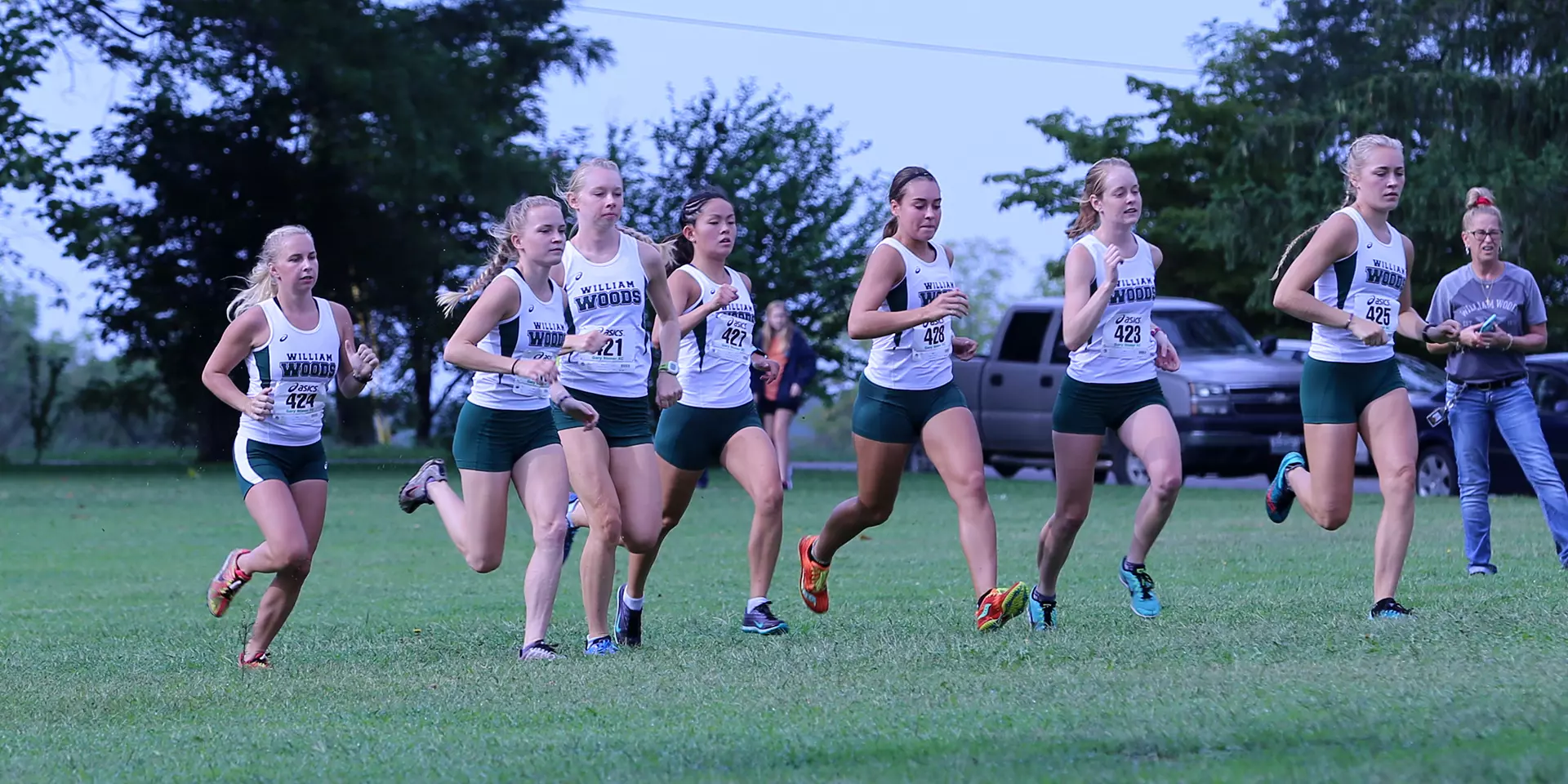 2018 Women's Cross Country Team Start