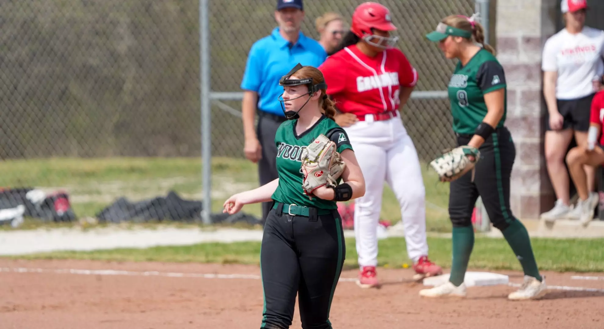 Owls Outmatch Bobcats