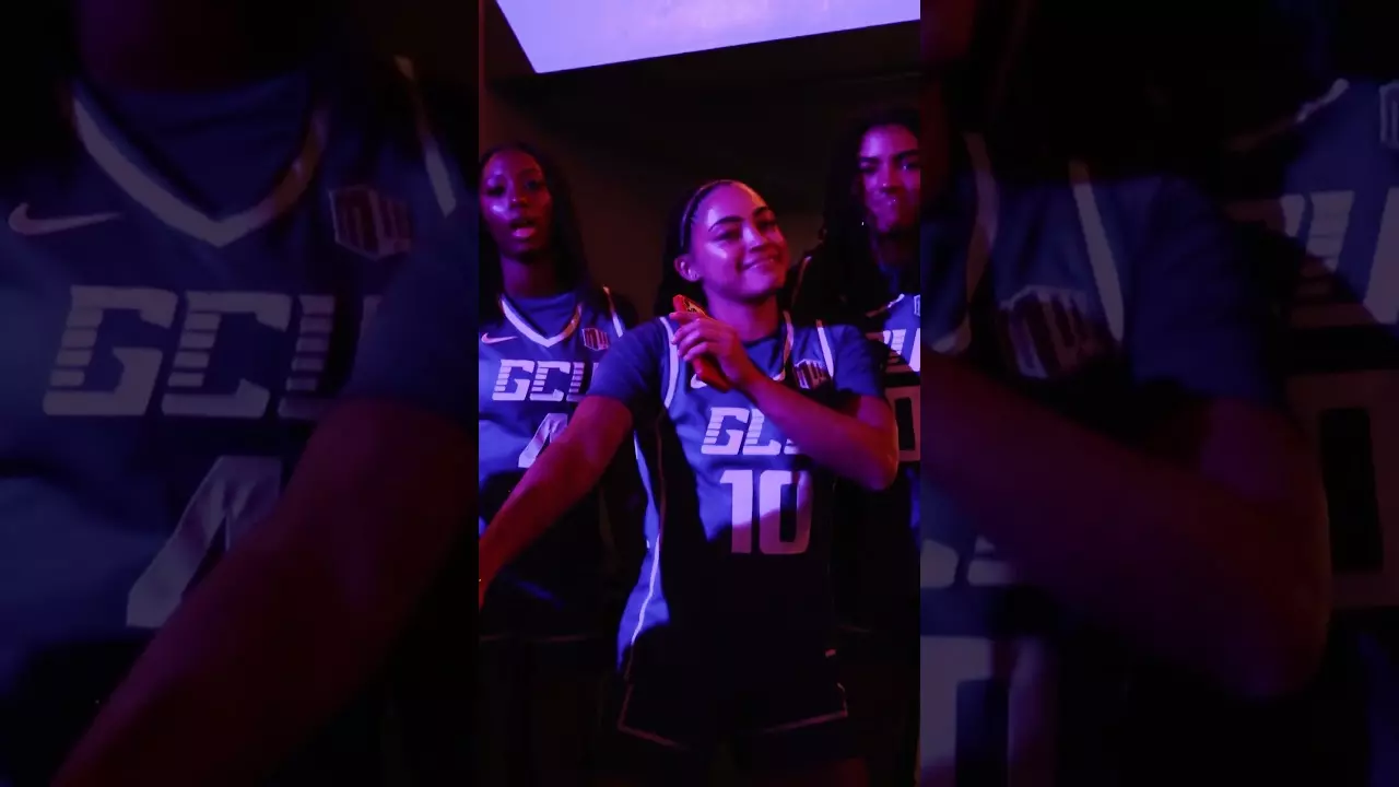 Basketball season tips off with #midnightmadness