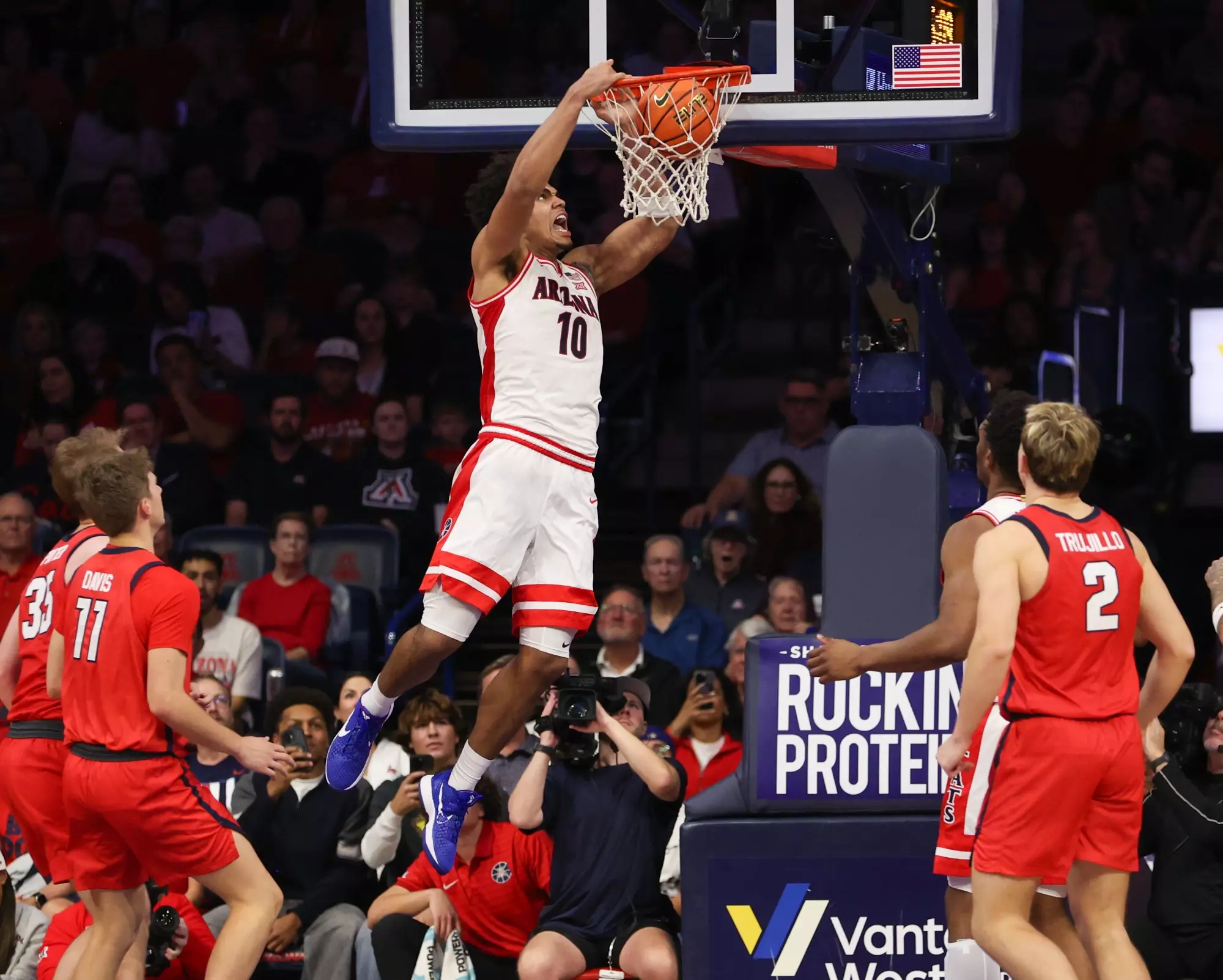 Koa Peat (10) — TUCSON, ARIZ. -- MBB vs Utah Tech at McKale Center.
Nov. 7, 2025.
Photo by Carson Mayeux / Arizona Athletics