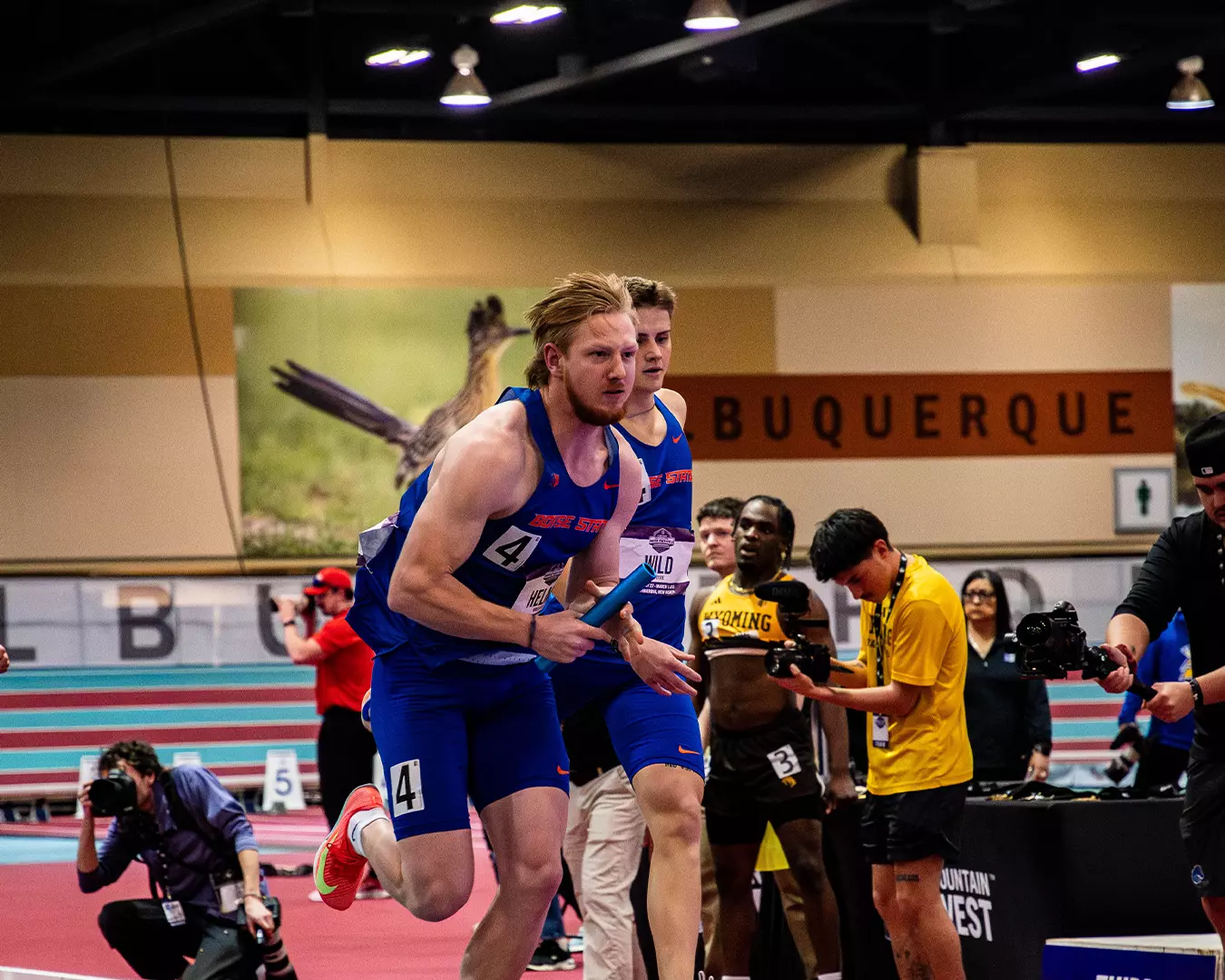 Landon Helms running with a baton at the 2025 MW Indoor Championships