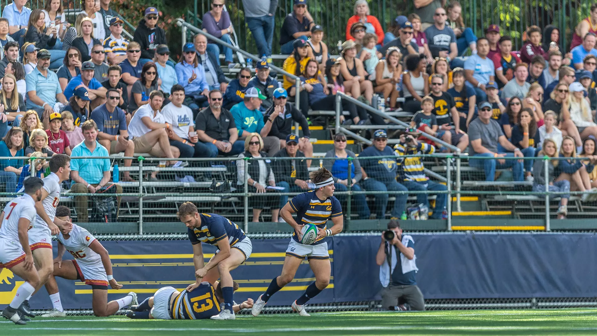 Thomas Spradling moves ball against USC in 2018 PAC 7s at Witter Rugby Field.