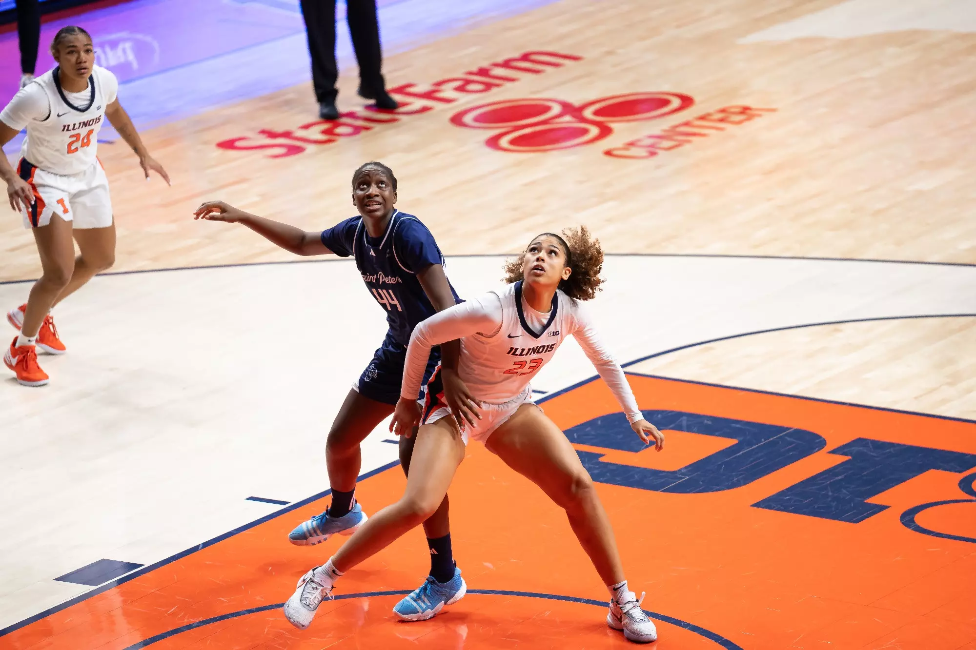 CHAMPAIGN, IL - November 15, 2023 - Illinois Forward Brynn Shoup-Hill (#23) during the game between the Saint Peters Peacocks and the Illinois Fighting Illini at State Farm Center in Champaign, IL. Photo By Kevin Snyder