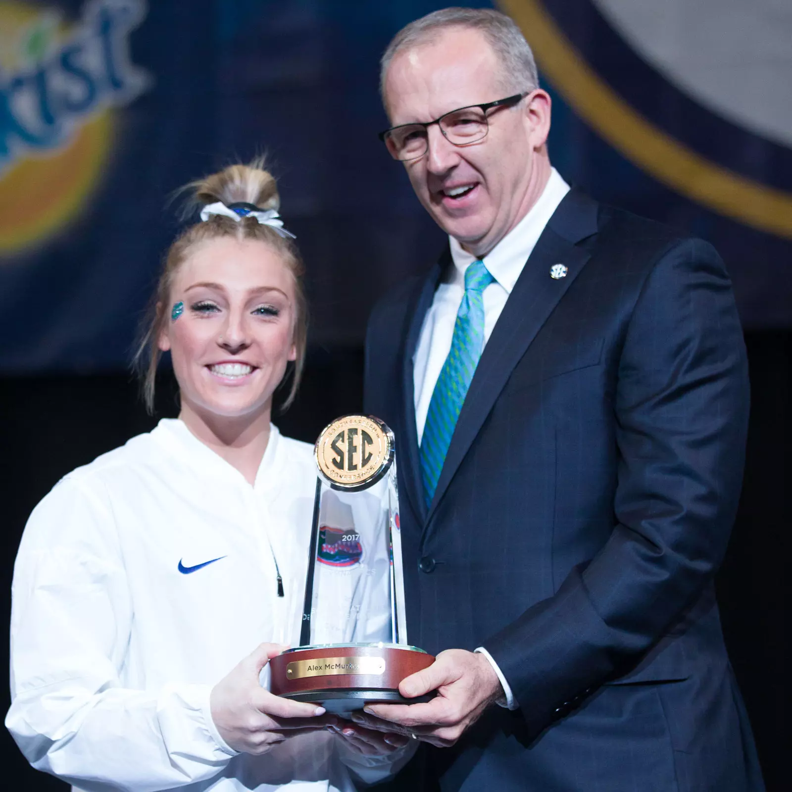 Alex McMurtry receives 2018 SEC Scholar-Athlete award from Commissioner Greg Sankey - 3-24-18