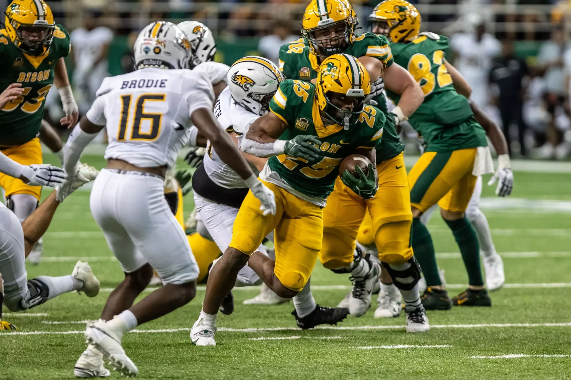 Bison Hold Off Towson for 41-24 Homecoming Victory - NDSU