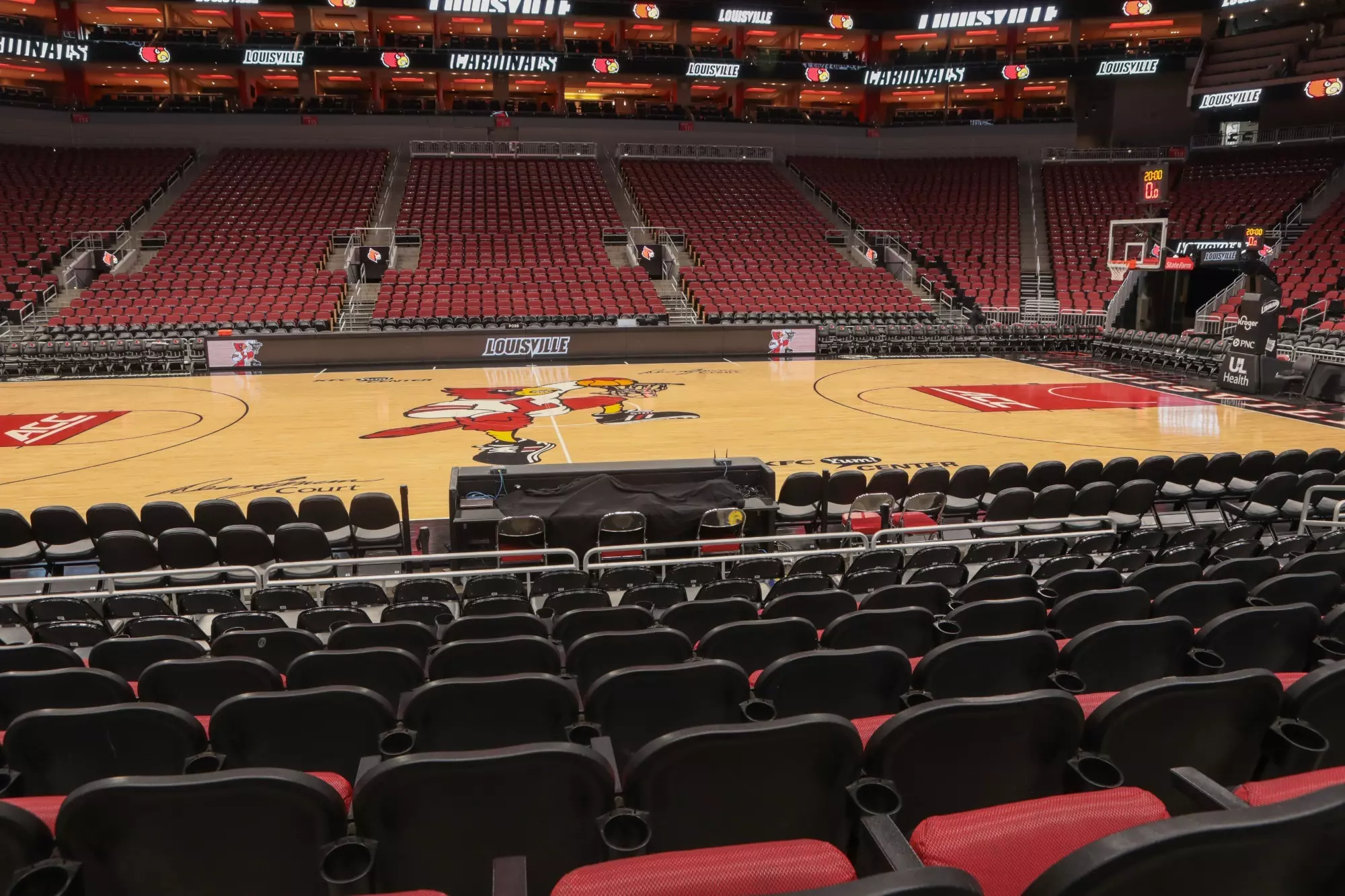 Located mid-court on the lower level, club seats provide fans with an unmatched viewing experience for Louisville Basketball games