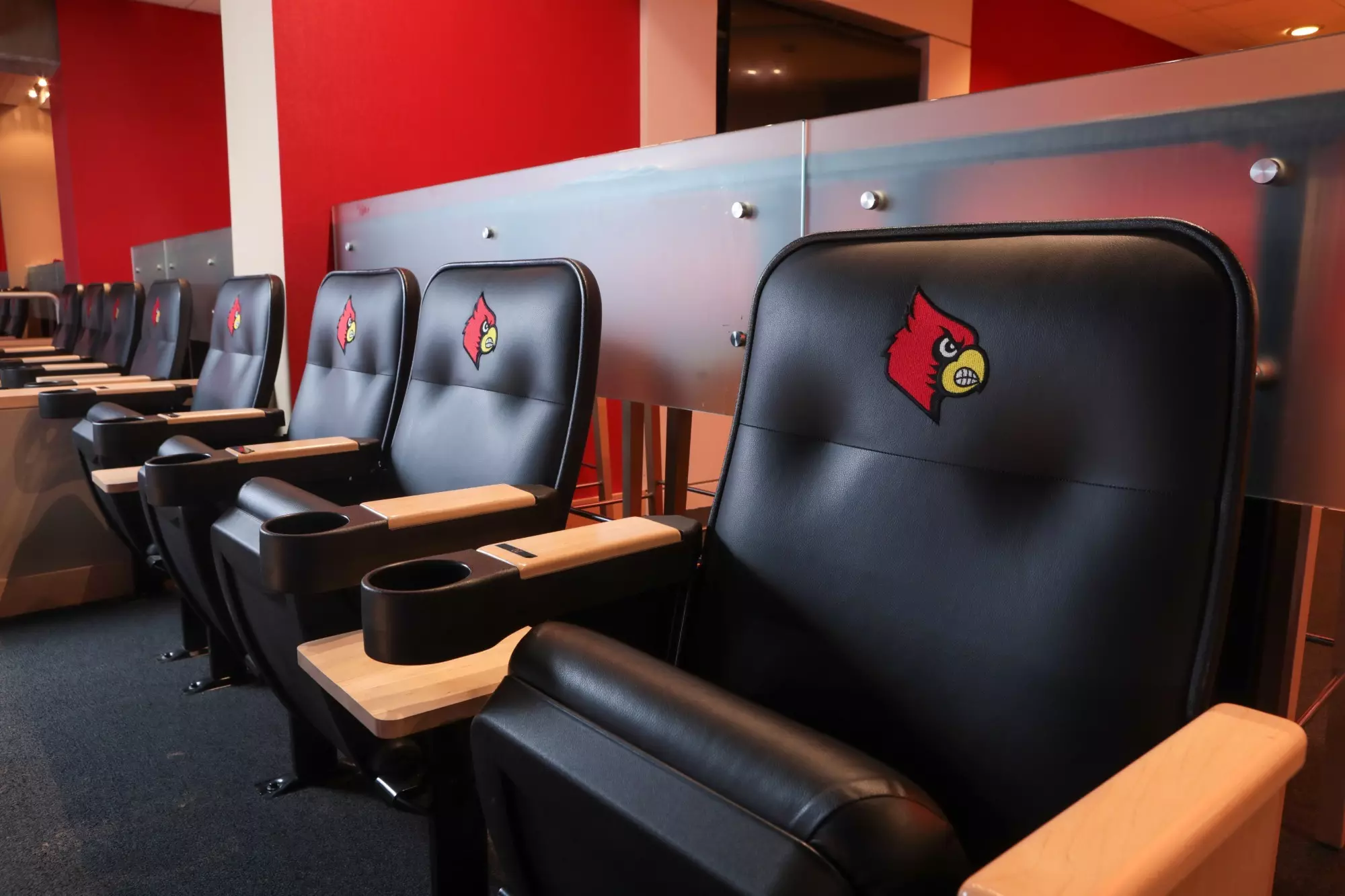 Enjoy the best premium experience we have to offer at Louisville Basketball with our luxury suites.