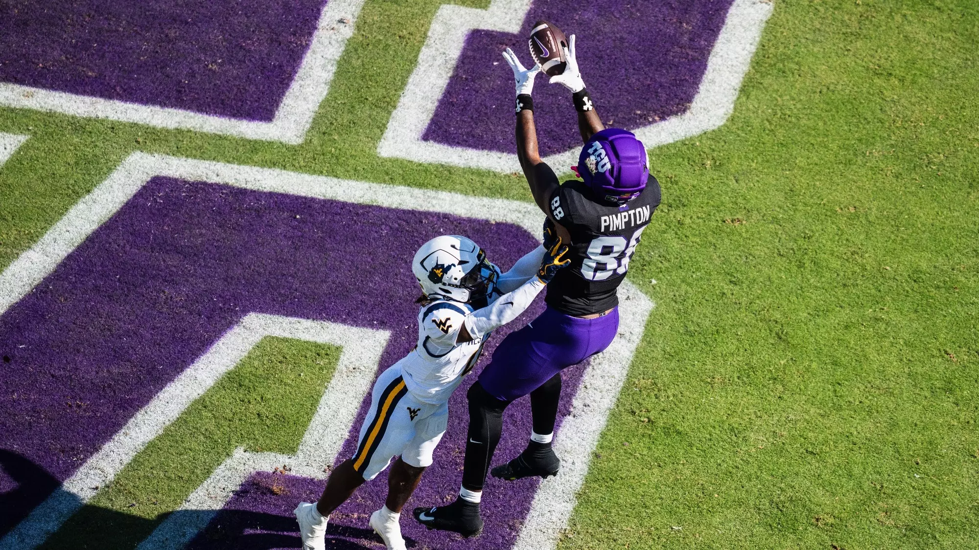 Ka'Morreun Pimpton reaching up to catch a ball