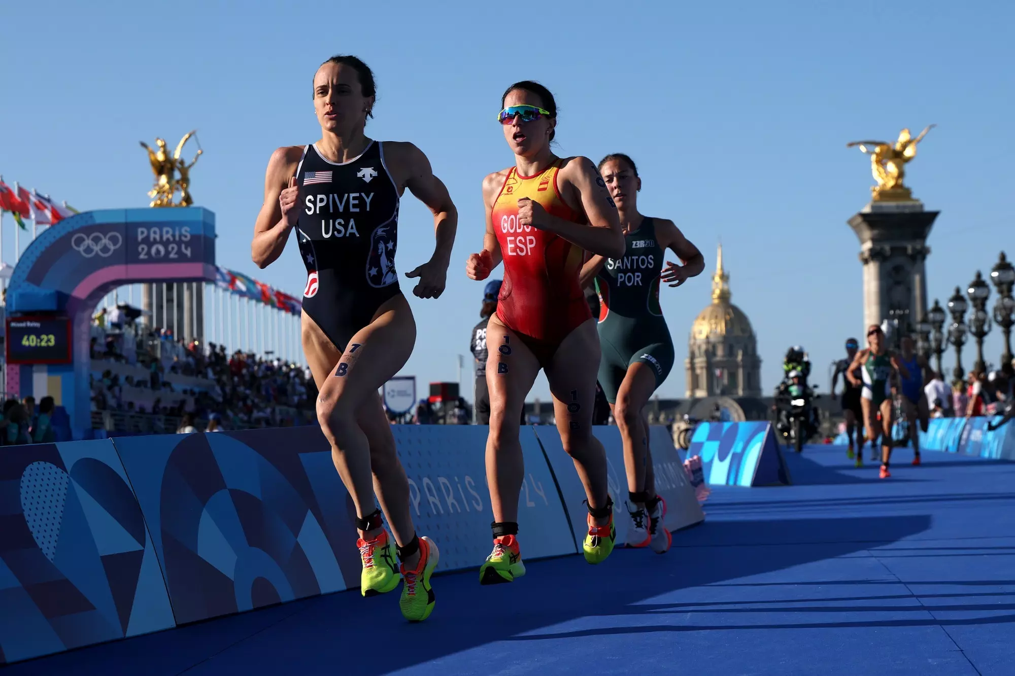 PARIS, FRANCE - AUGUST 05: Taylor Spivey of Team United States leads Anna Godoy Contreras of Team Spain and Rosa Maria Tapia Vidal of Team Mexico during the Mixed Relay on day ten of the Olympic Games Paris 2024 at Pont Alexandre III on August 05, 2024 in Paris, France. (Photo by Adam Pretty/Getty Images)