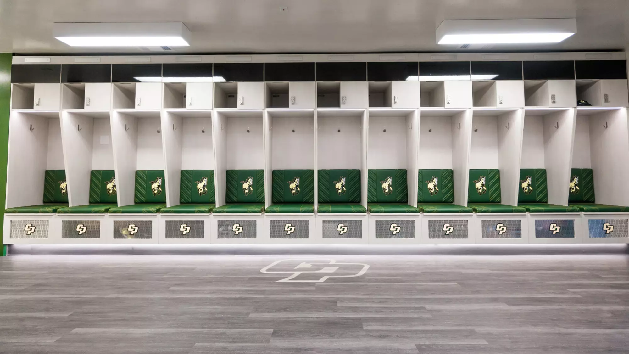 Locker Room Wide (Galvan)