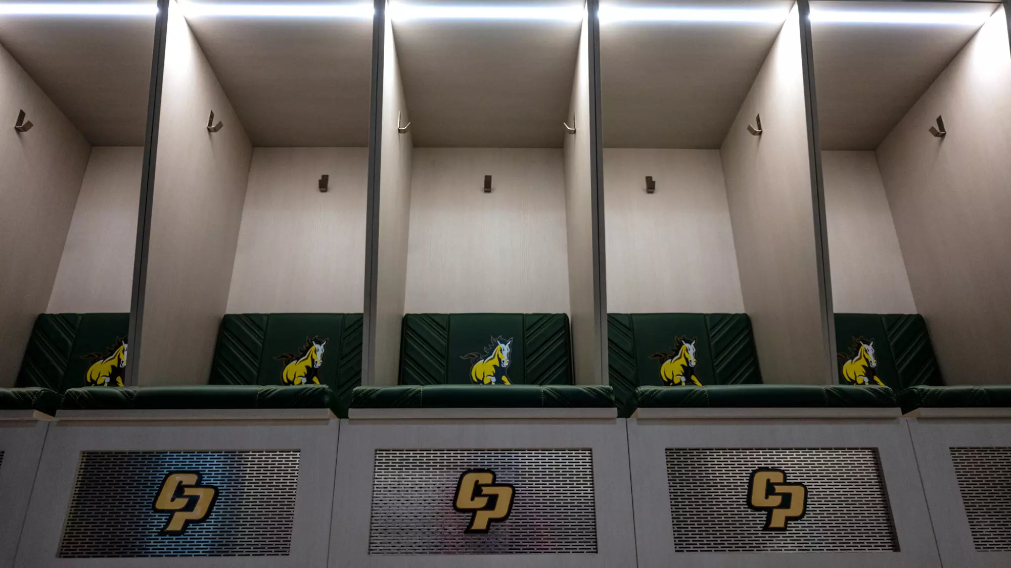 Lockers Dimmed (Galvan)