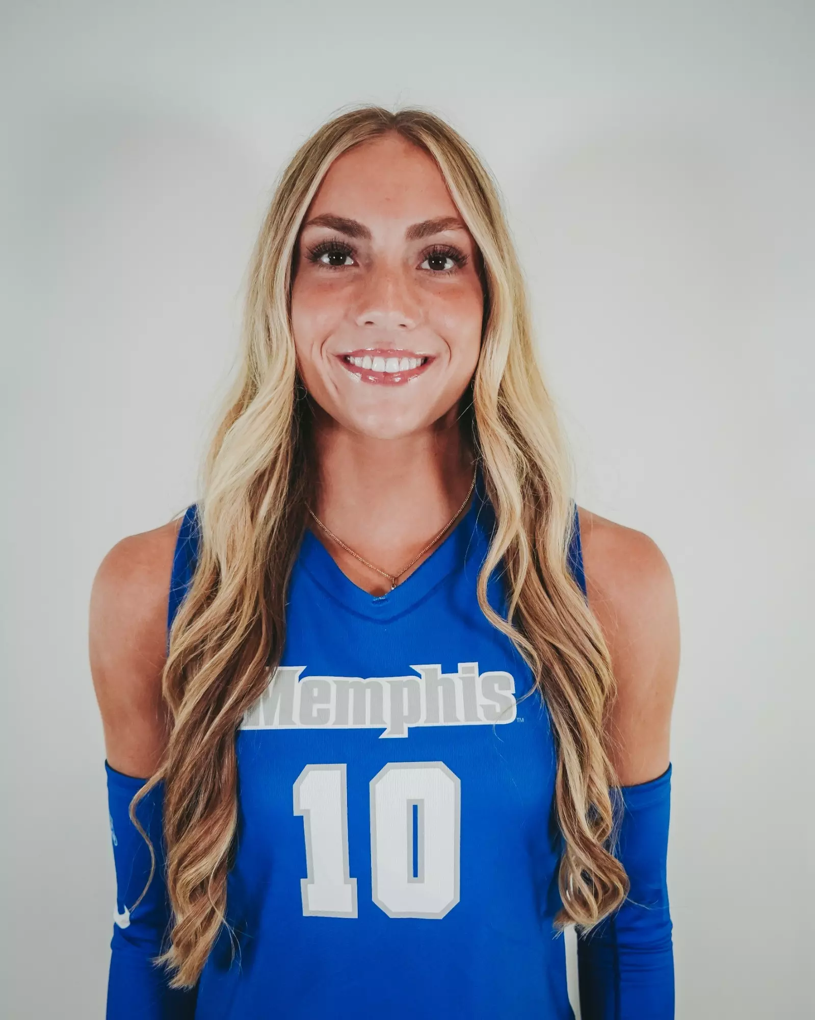 Maddy Bach promo image