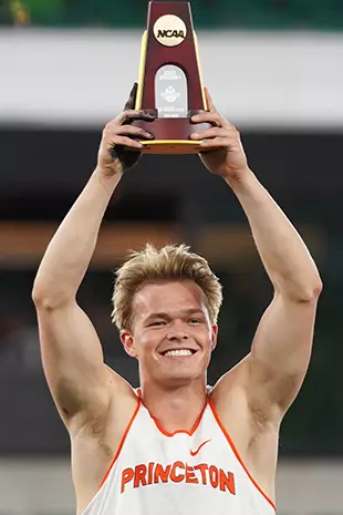 Sondre holds the trophy up high