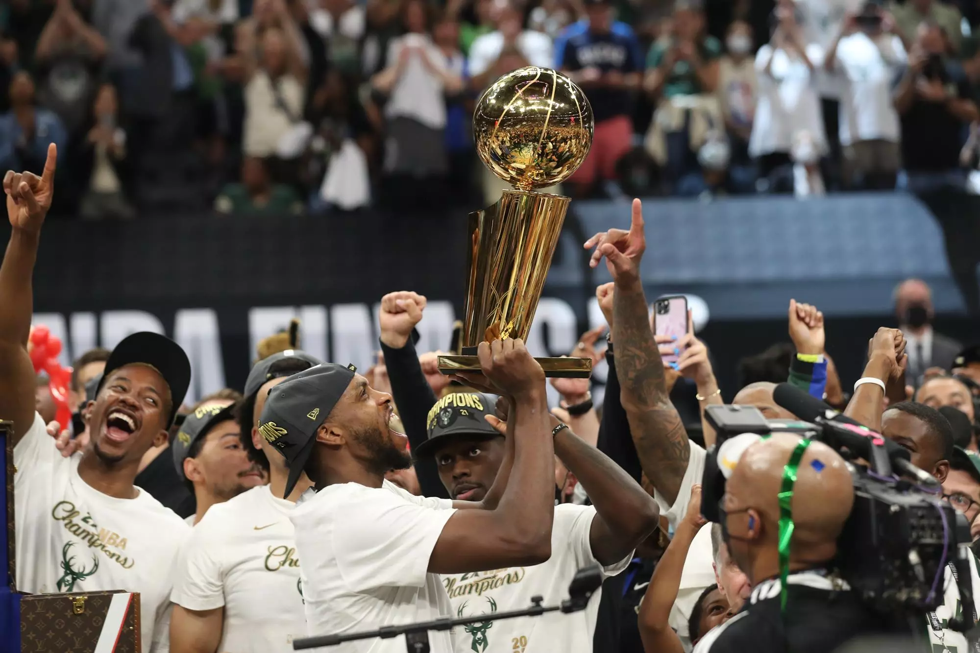 MILWAUKEE, WI - JULY 20: Khris Middleton #22 of the Milwaukee Bucks holds up the Larry O'Brien trophy after winning the 2021 NBA Finals on July 20, 2021 at Fiserv Forum in Milwaukee, Wisconsin. NOTE TO USER: User expressly acknowledges and agrees that, by downloading and or using this photograph, user is consenting to the terms and conditions of the Getty Images License Agreement. Mandatory Copyright Notice: Copyright 2021 NBAE (Photo by Joe Murphy/NBAE via Getty Images)