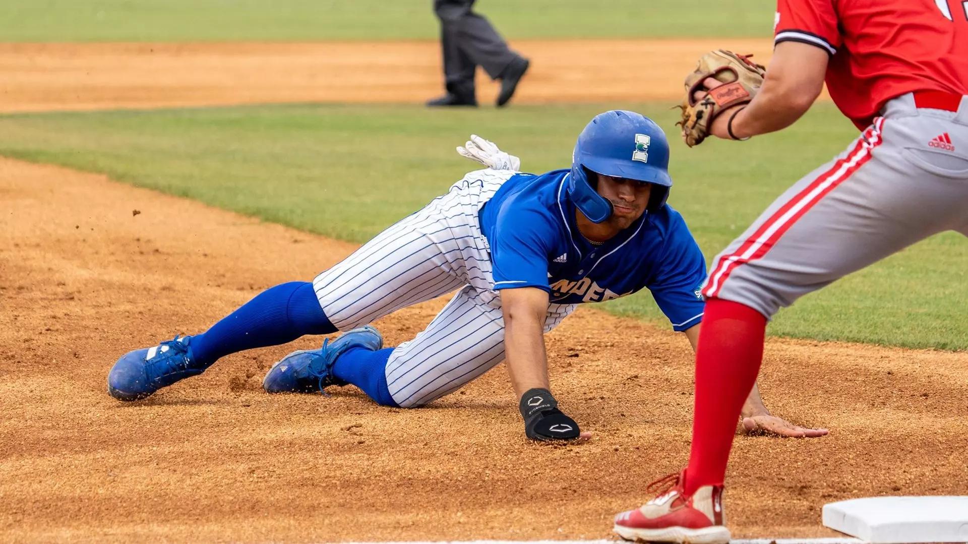 Epic Ninth Inning Comeback Completes Sweep over Nicholls - Texas A&M-Corpus Christi Athletics epic-ninth-inning-comeback-completes-sweep-over-nicholls-texas-a-m-corpus-christi-athletics