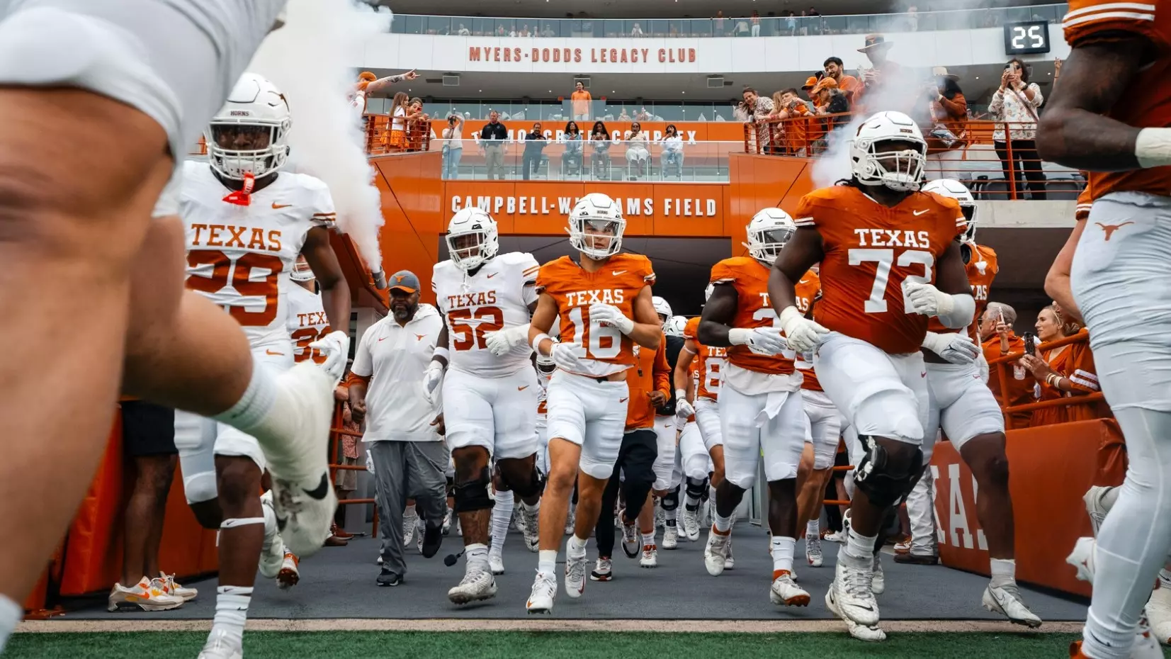 Orange defeats White, 35-34, in Football Spring Game - University of Texas  Athletics