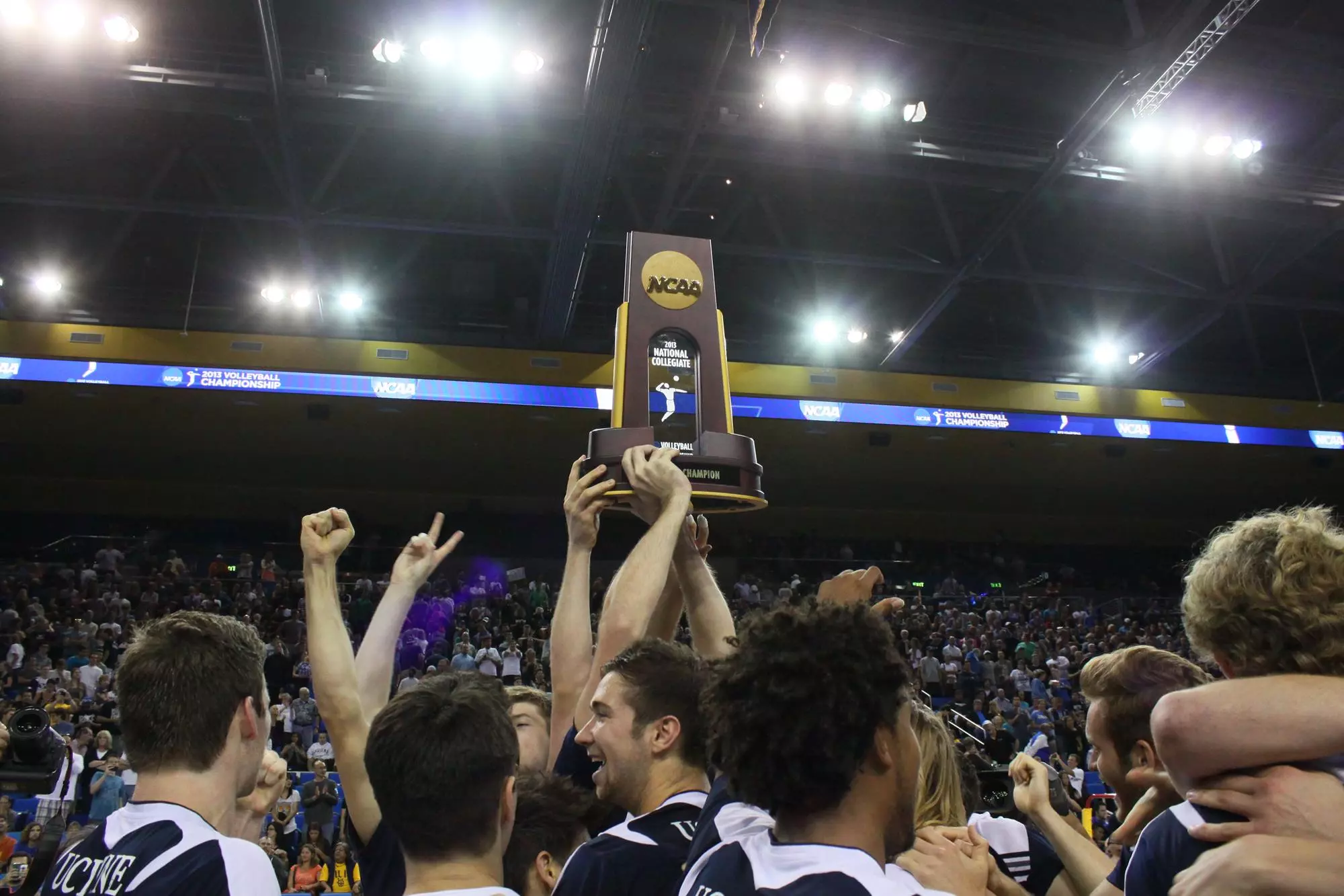 uci-mvb-2019-2020-2013-ncaa-trophy-celebration