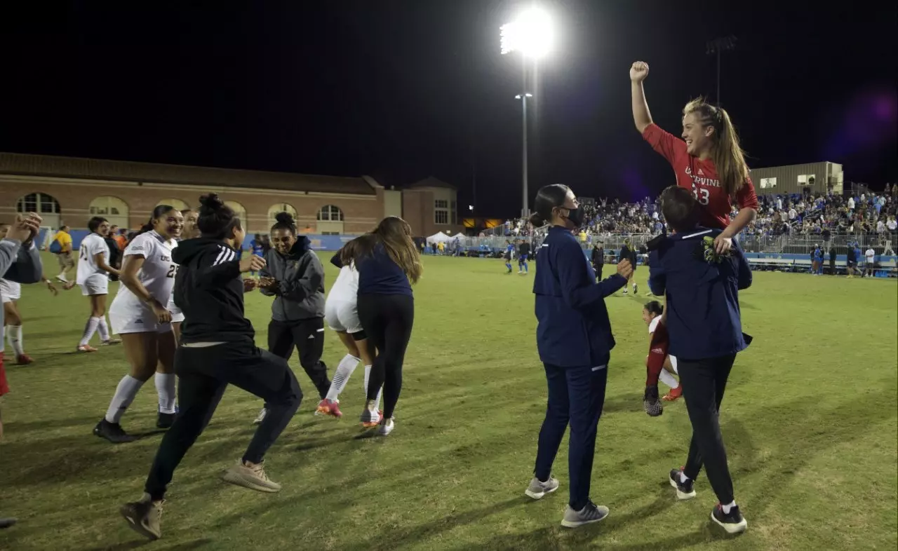glo-hinojosa-uci-wsoc-2021-ucla-ncaa-tournament