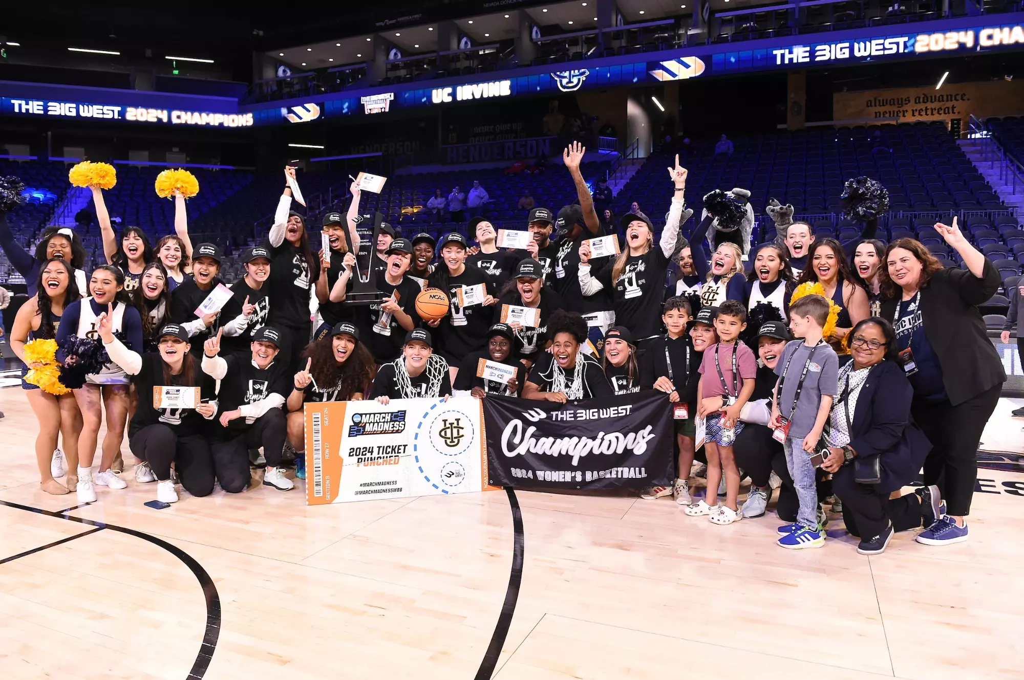 2024-big-west-champions-wbb-team-photo-splash