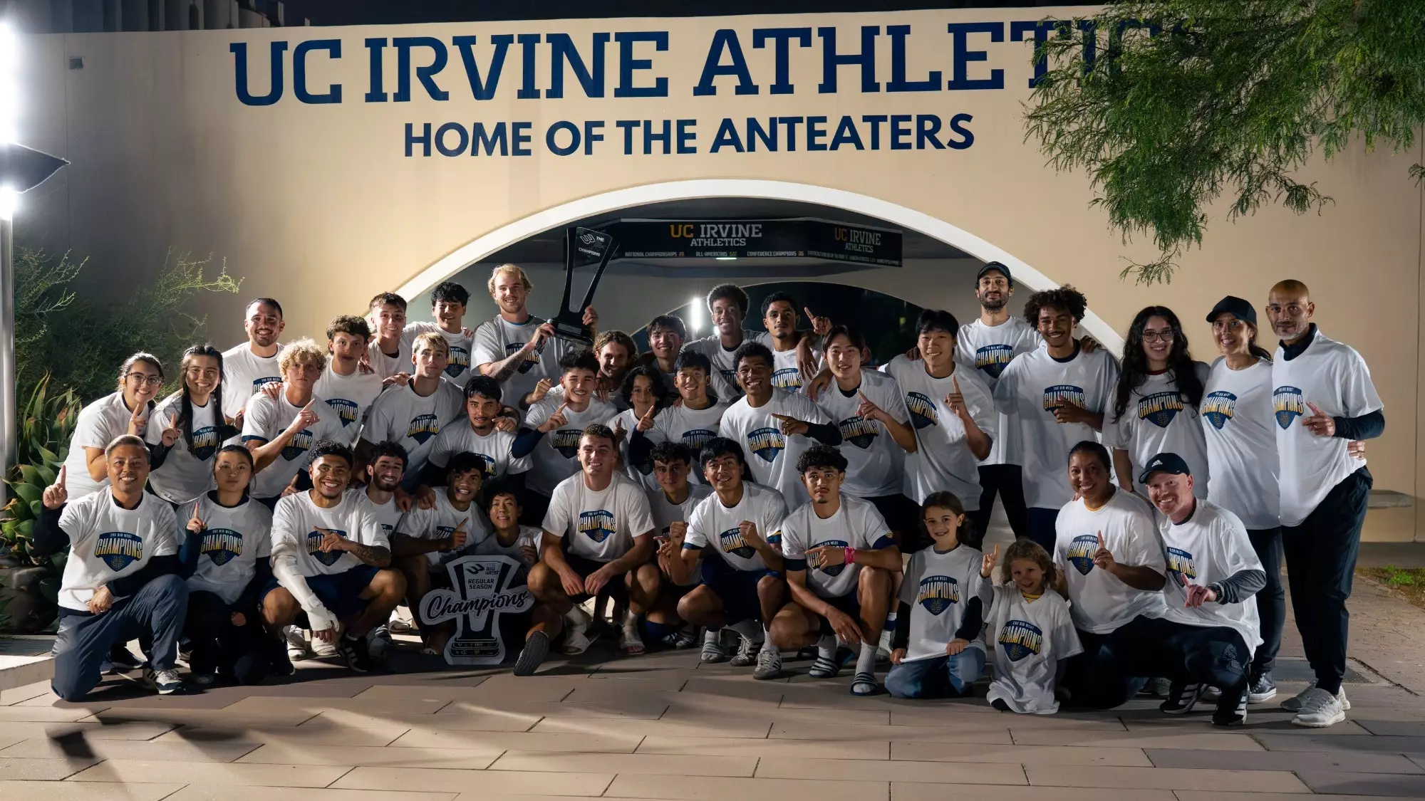 bigwestchampions-uci-msoc-2025-trophy-celebration-ucriverside